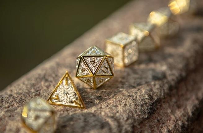 Hollow Metal Snowflake Dice Set Gold